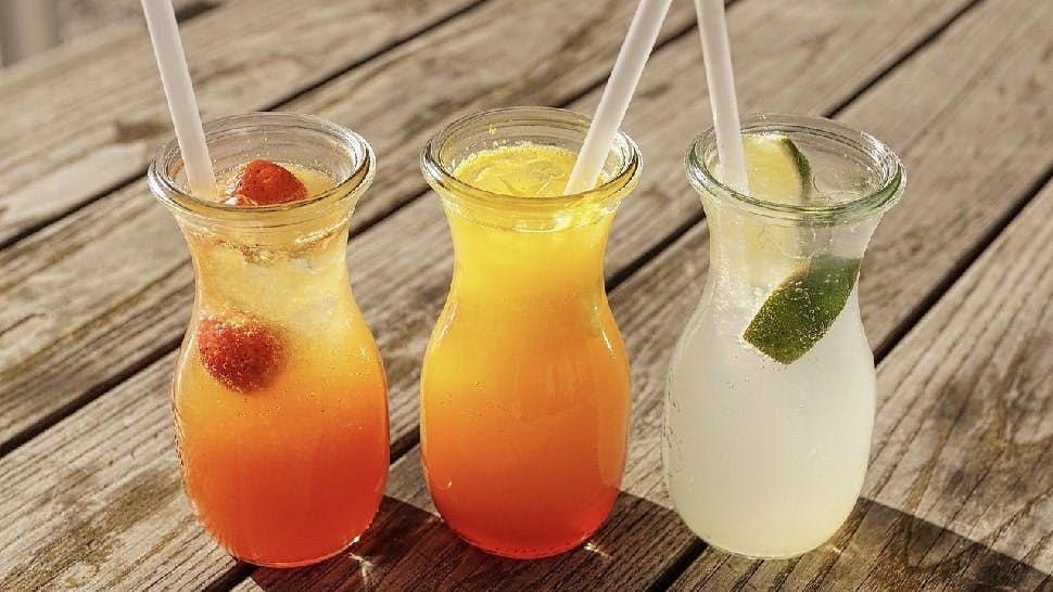 Sommerliche Drinks für Grillparty