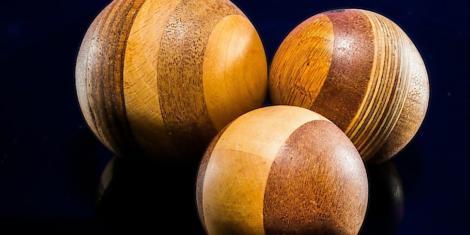Christbaumkugeln aus Holz produkt bild