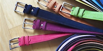 Taschen, Gürtel und Tücher bei Deichmann