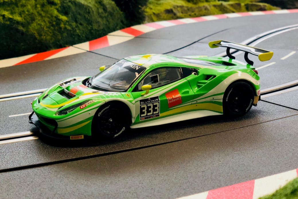 Grüner Carrera Ferrari Rennwagen