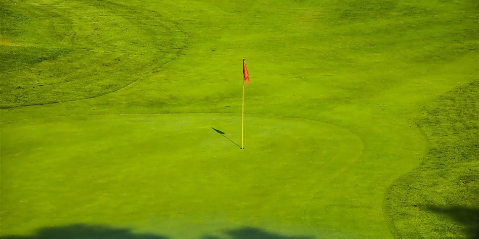 Die schönsten Golfplätze Deutschlands sind für Anfänger und Profis gleichermaßen geeignet.