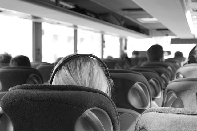 Innenraum eines Reisebusses