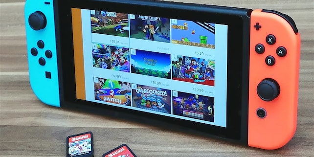 Nintendo Switch mit Spielen Nintendo Switch Bildschirm mit einer Auswahl von Spielen