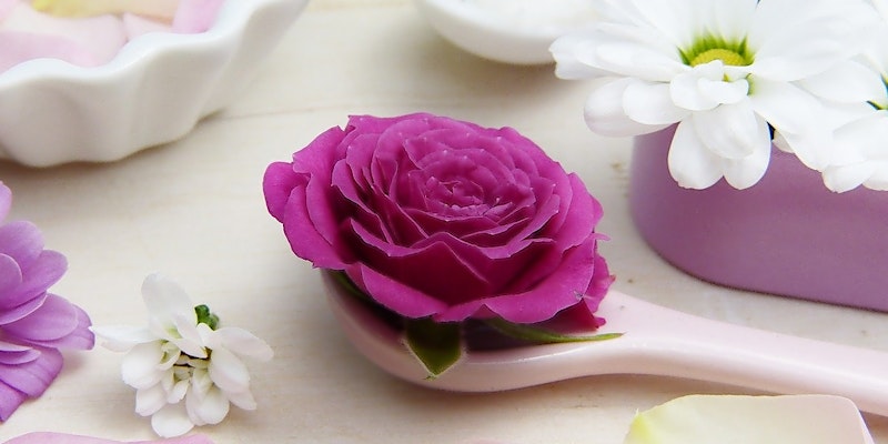 Rose im Löffel