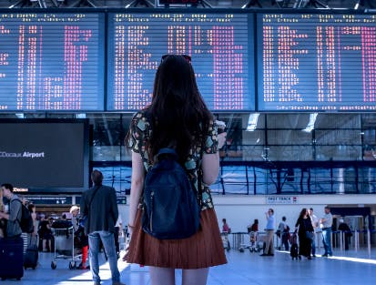 Auf der Reise am Flughafen