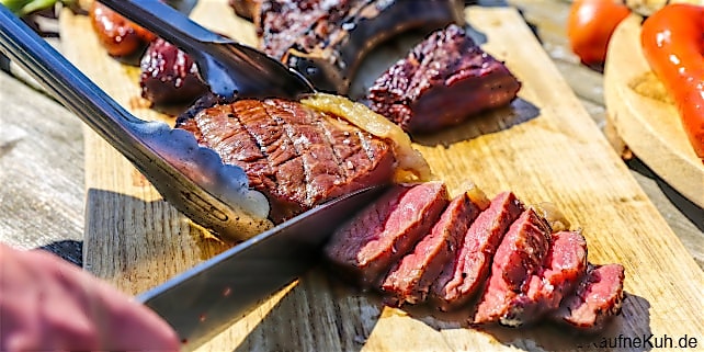 Crowdbutchering Fleisch aufschneiden Crowdbutchering Fleisch aufschneiden