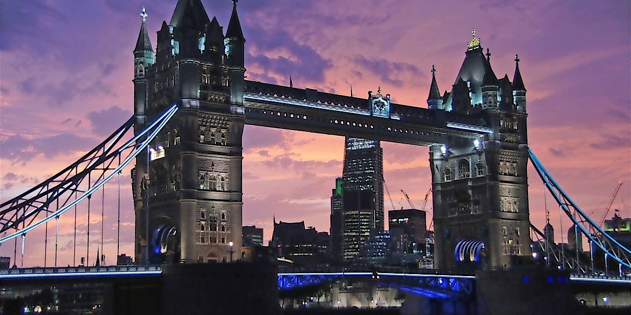 London Pass Gutschein Tower Bridge in London zur Abenddämmerung