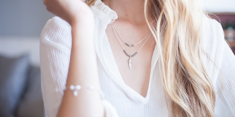 Frau mit Schmuck