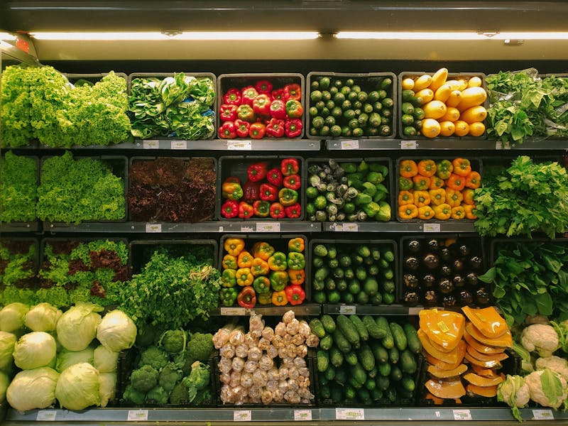 Buntes Gemüse im Supermarkt