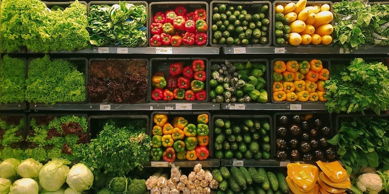 Buntes Gemüse im Supermarkt