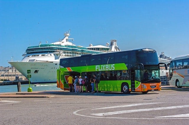 FlixBus im Hafen