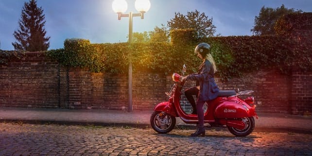 Mehr E-Mobilität dank E-Roller E-Roller in der Nacht