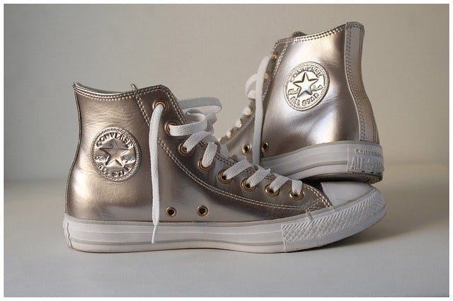 Metallikfarbene Converse