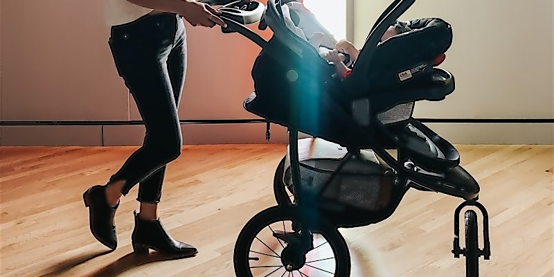 Frau mit Kinderwagen