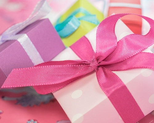 Notino-Geschenksets Bunt verpackte Geschenke