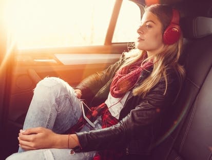 Entspannt Hörbücher und Podcasts hören – wann und wo Sie wollen