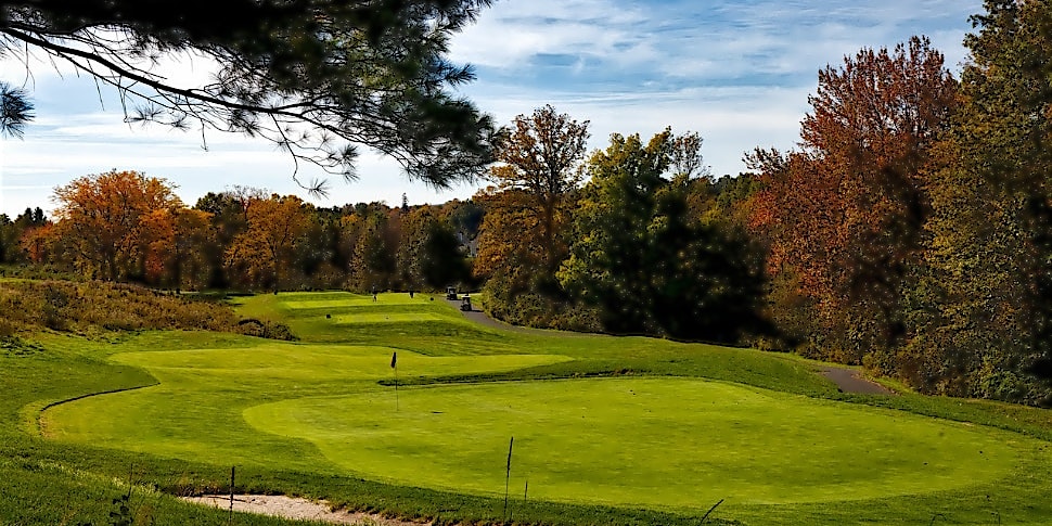 Panorama eines Golfplatzes Golfplatz im Panorama